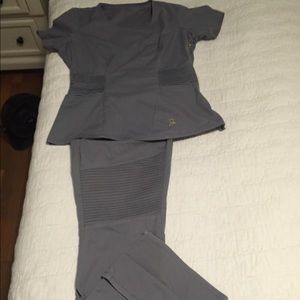 JAANUU gray size M scrub set